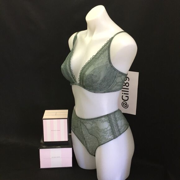 Victoria’s Secret Very sexy Unlined plunge - Picture 3 of 6